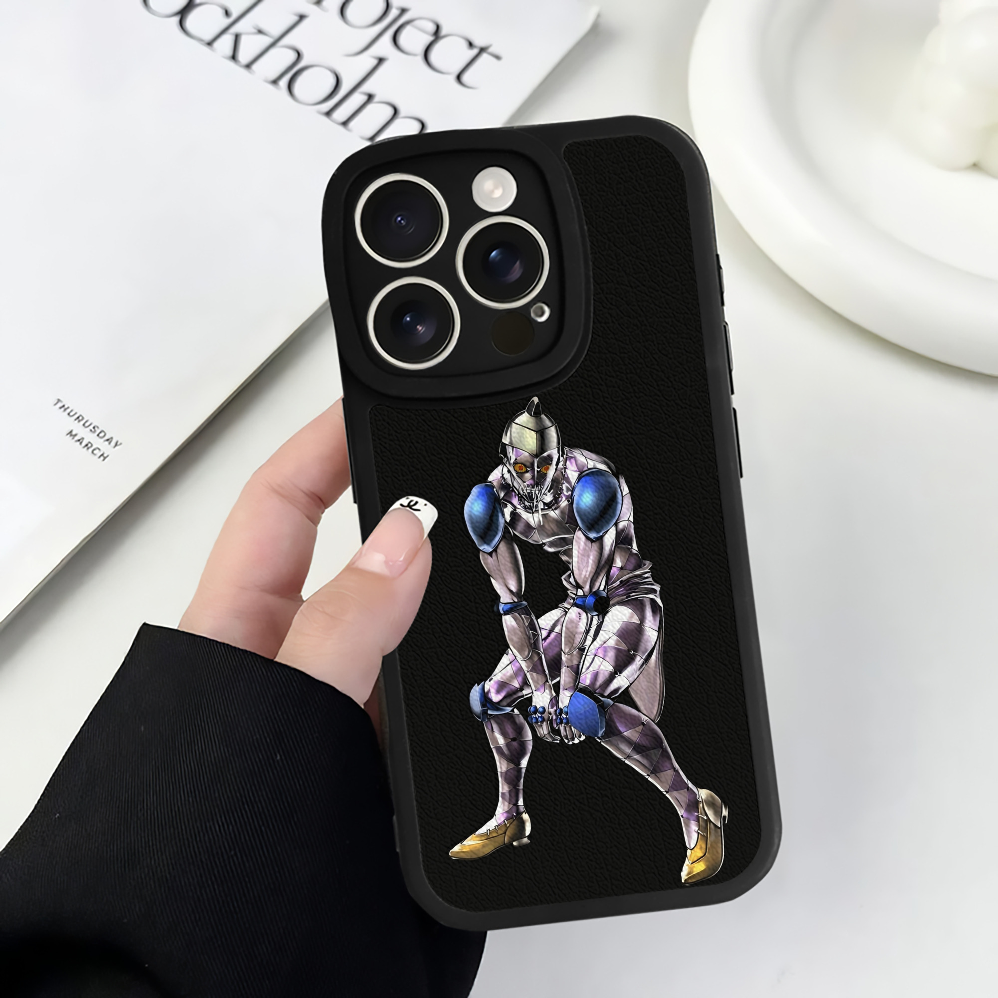 （画像用） ジョジョの奇妙な冒険 JoJo's Bizarre Adventure 【iPhone 16シリーズ対応】シリコンスマホケース（レザー調） 材質：シリコン